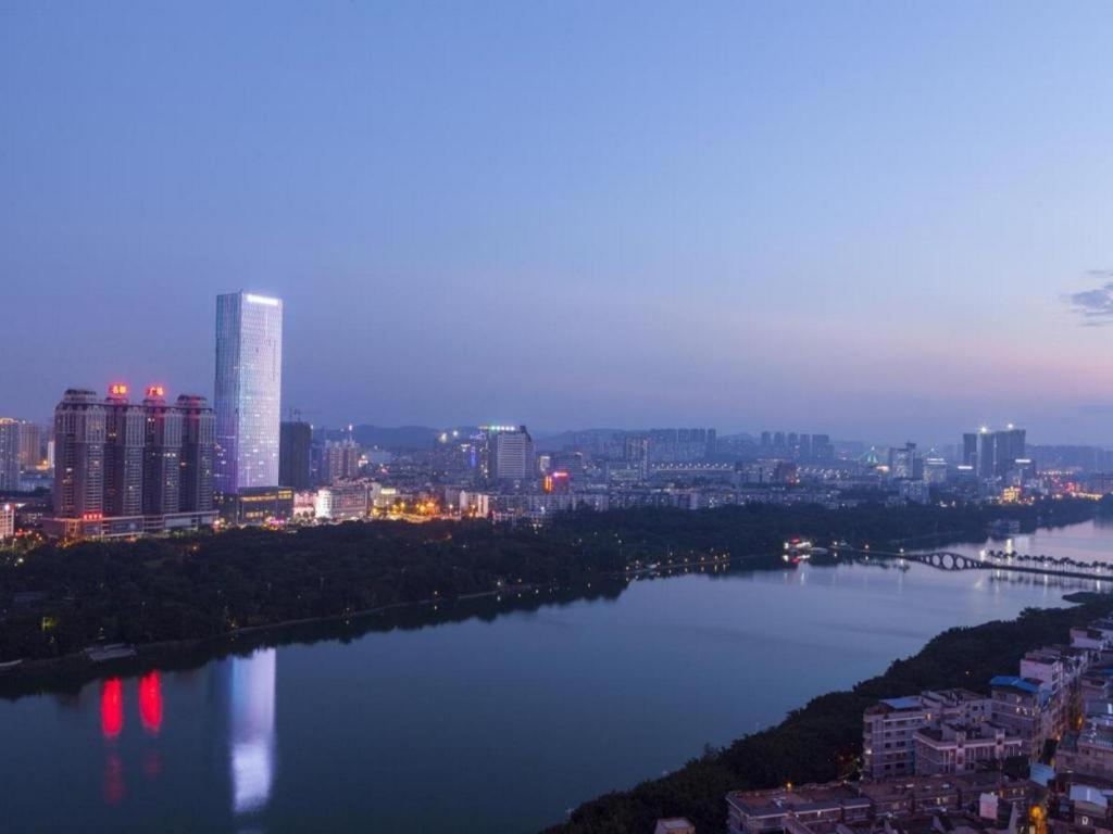 Ming Du Lakeside Hotel Nanning Bagian luar foto
