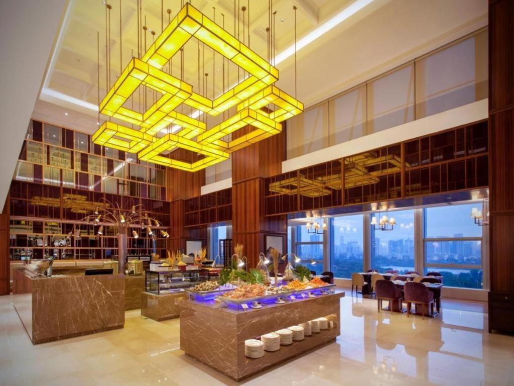Ming Du Lakeside Hotel Nanning Bagian luar foto