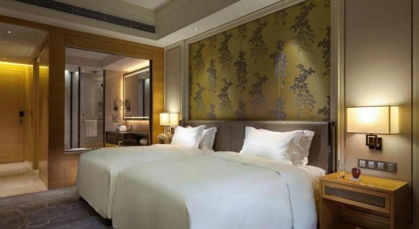 Ming Du Lakeside Hotel Nanning Bagian luar foto