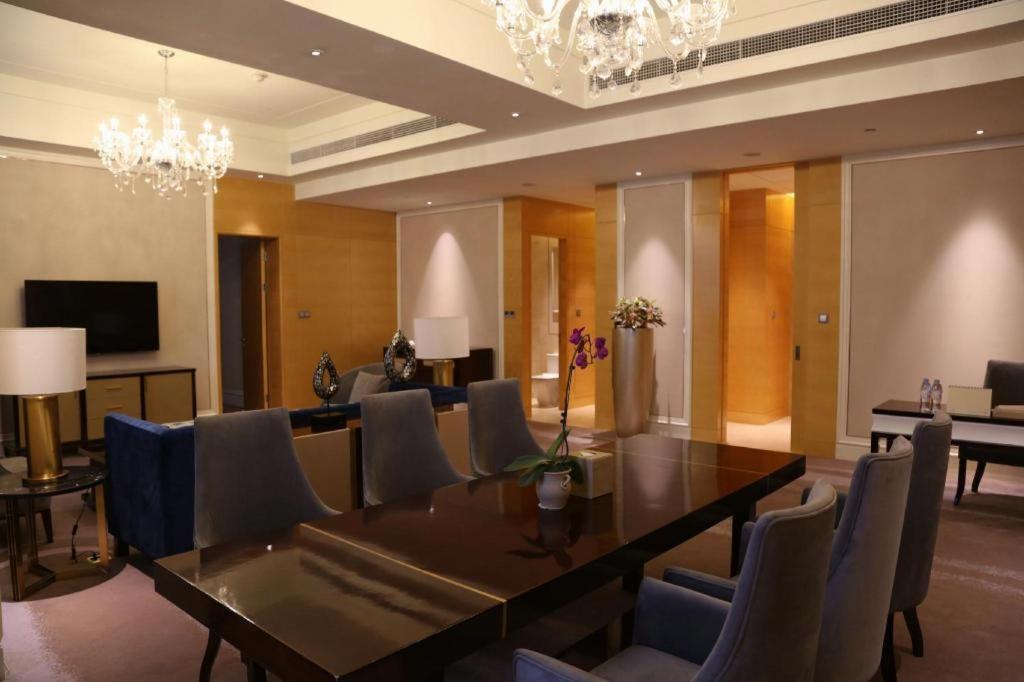 Ming Du Lakeside Hotel Nanning Bagian luar foto
