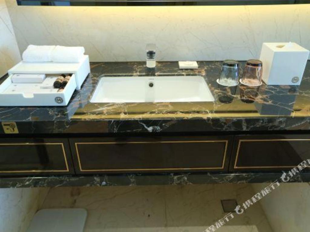 Ming Du Lakeside Hotel Nanning Bagian luar foto