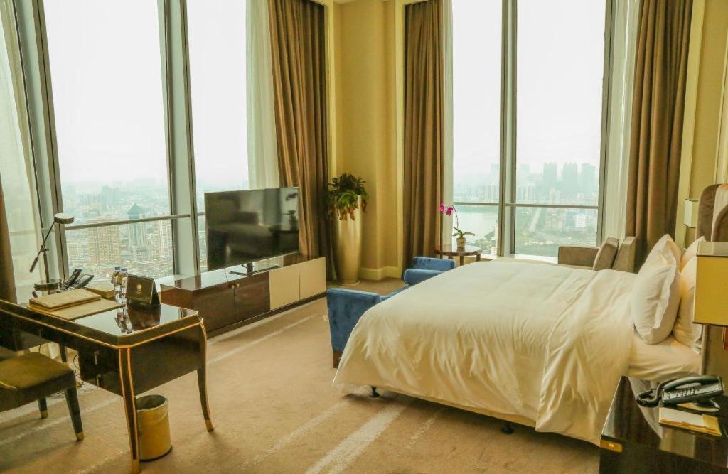 Ming Du Lakeside Hotel Nanning Bagian luar foto