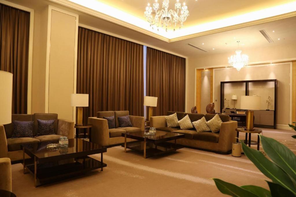 Ming Du Lakeside Hotel Nanning Bagian luar foto
